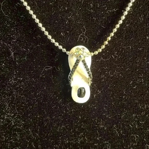 Lauren-Spencer New Flip Flop Necklace - Picture 2 of 8